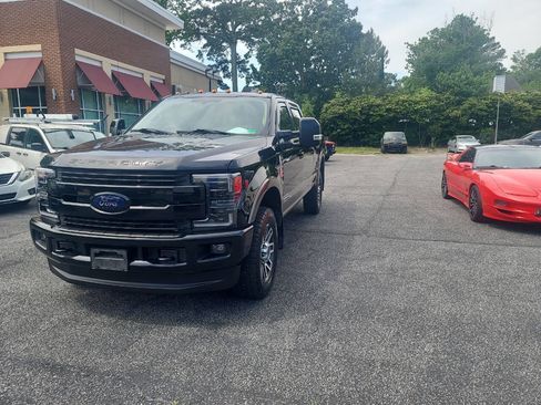 Used 2017 Ford F250 Lariat w/ Lariat Value Package AWD/4WD image 3