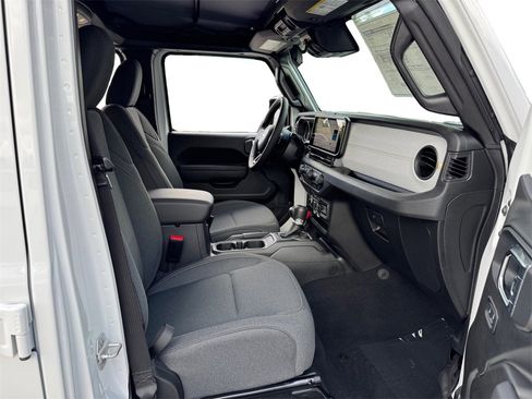 New 2025 Jeep Gladiator Sport image 15