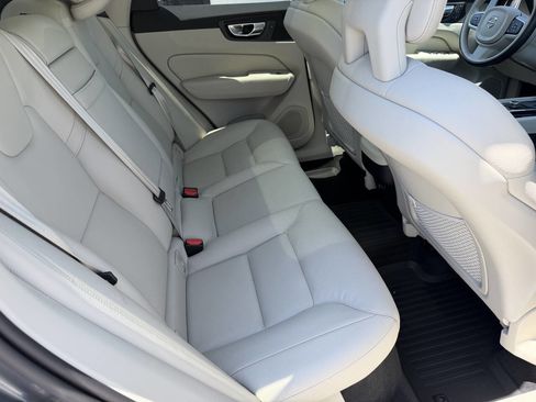 Used 2018 Volvo XC60 T6 Momentum w/ Convenience Package AWD/4WD image 19