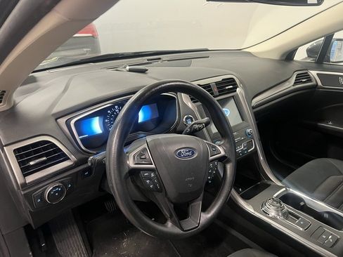 Used 2019 Ford Fusion SE image 4