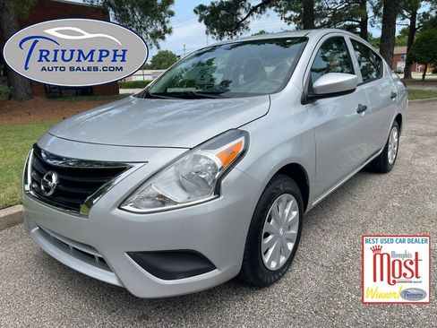 Used 2019 Nissan Versa FWD image 1