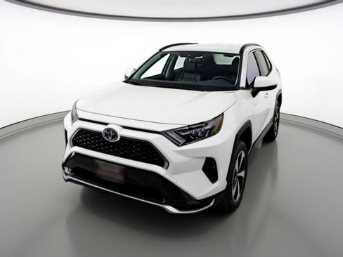 New 2025 Toyota RAV4 SE image 3