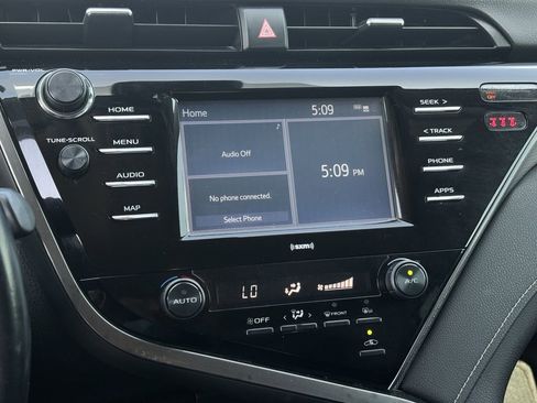 Used 2020 Toyota Camry SE w/ Convenience Package FWD image 14