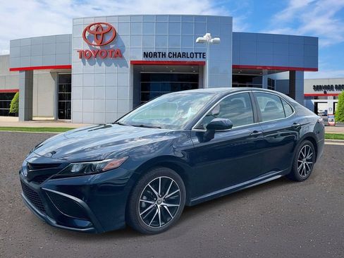 Used 2021 Toyota Camry SE w/ Convenience Package FWD image 5