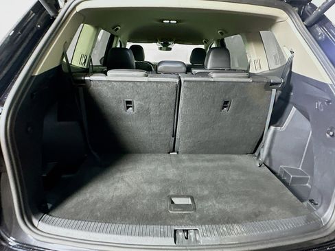 Used 2025 Volkswagen Atlas SE image 28