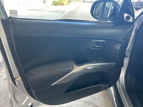 Used 2011 Mitsubishi Outlander SE image 30