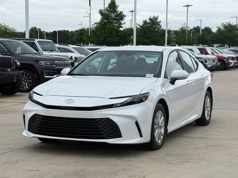 Used 2025 Toyota Camry LE FWD image 8