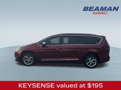 Used 2017 Chrysler Pacifica Limited FWD image 4