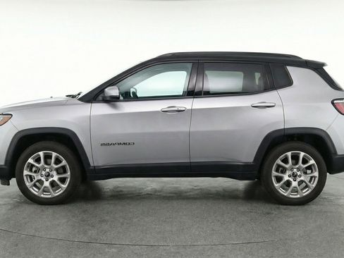 Used 2025 Jeep Compass Limited image 5