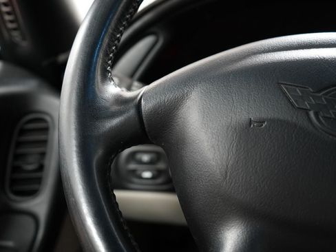 Used 2000 Chevrolet Corvette Coupe RWD image 17