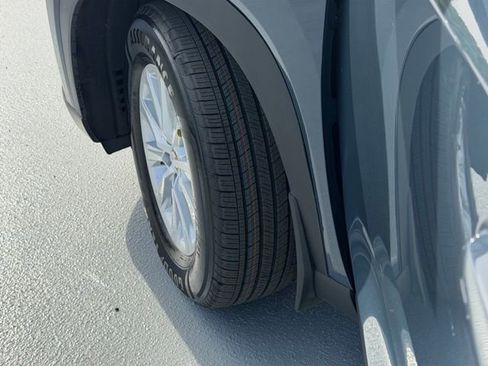 Used 2024 Toyota Grand Highlander XLE image 25