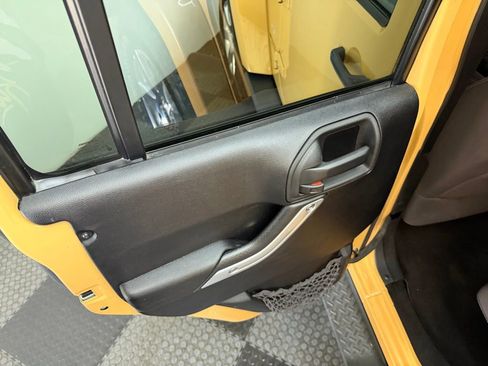 Used 2013 Jeep Wrangler Unlimited Sahara w/ Connectivity Group AWD/4WD image 27
