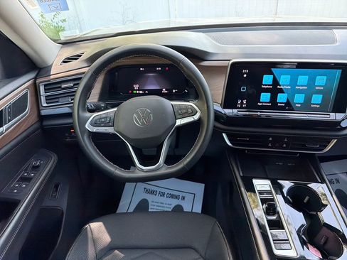 Used 2024 Volkswagen Atlas SE AWD/4WD image 15