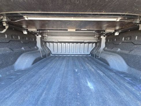 Used 2024 Chevrolet Colorado Z71 w/ Z71 Convenience Package 2 image 10