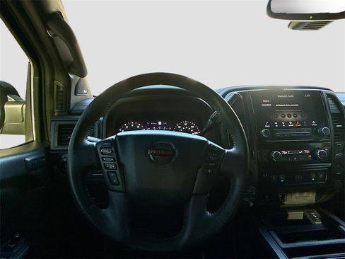 Used 2021 Nissan Titan PRO-4X w/ Pro-4x Convenience Package image 11