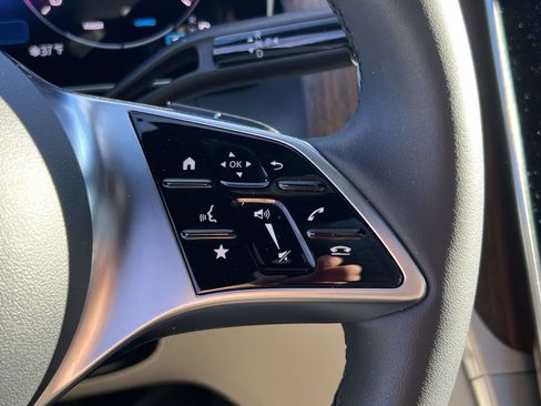 Used 2025 Mercedes-Benz GLC 300 4MATIC image 19