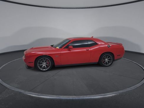 Used 2015 Dodge Challenger SRT RWD image 8