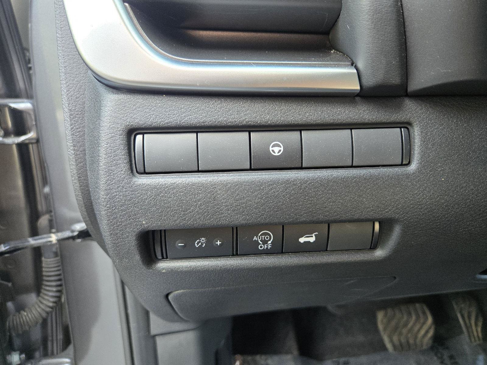 Used 2025 Nissan Rogue SV AWD/4WD image 16