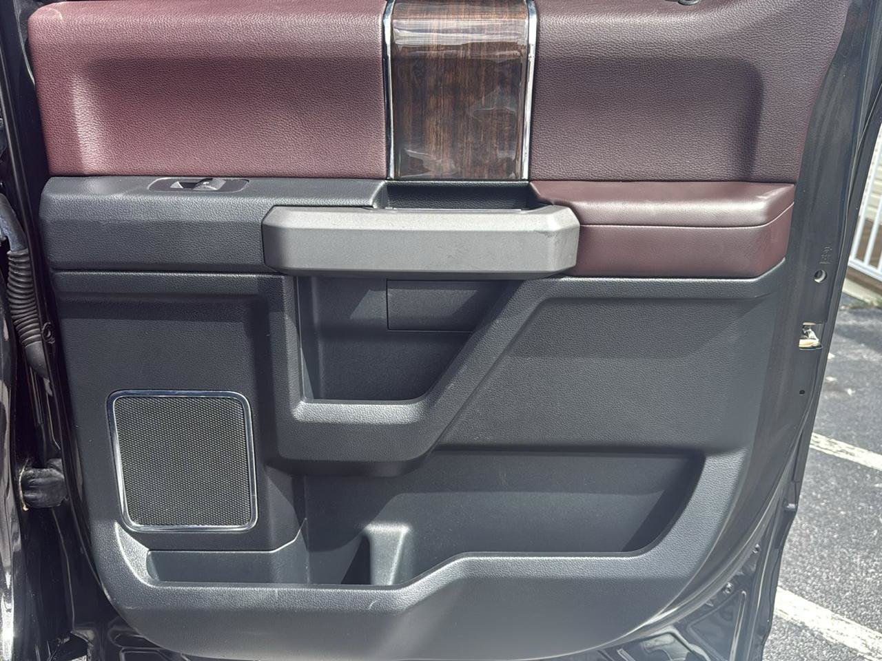 Used 2015 Ford F150 Platinum w/ Equipment Group 701A Luxury AWD/4WD image 19