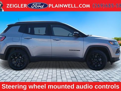Used 2023 Jeep Compass Latitude AWD/4WD image 6