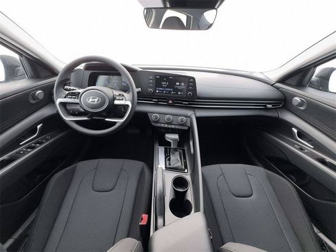 New 2026 Hyundai Elantra SE FWD image 13