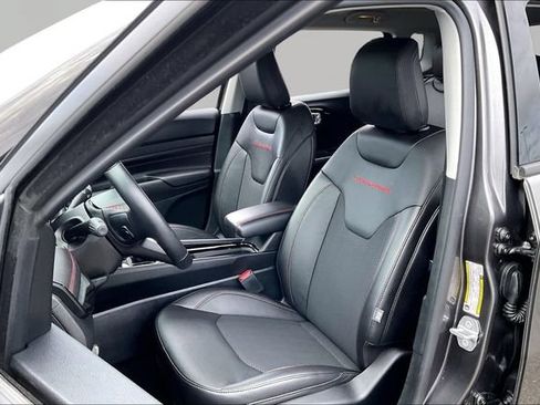Used 2022 Jeep Compass Trailhawk w/ Trailhawk Convenience Group AWD/4WD image 15