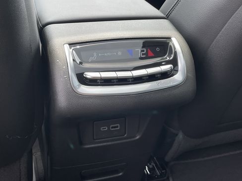 New 2025 Cadillac XT6 Luxury image 18