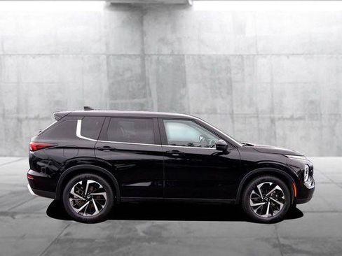 Used 2024 Mitsubishi Outlander SE Black Edition FWD image 5