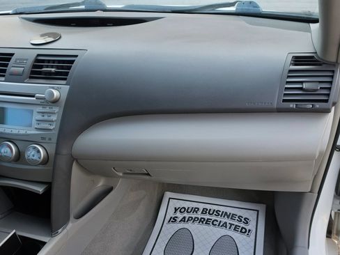 Used 2010 Toyota Camry LE FWD image 23