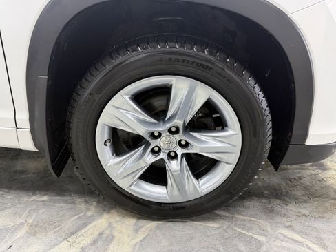 Used 2015 Toyota Highlander Limited Platinum image 32