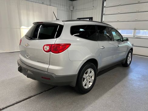 Used 2011 Chevrolet Traverse LT w/ Personal Connectivity Package FWD image 4