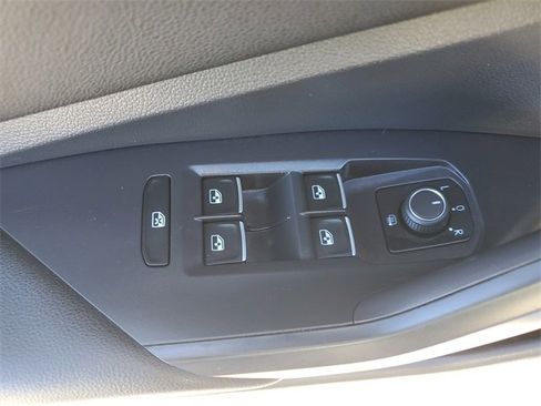 Certified 2021 Volkswagen Jetta SE image 23