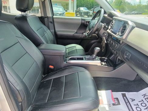 Used 2021 Toyota Tacoma SR5 w/ Technology Package AWD/4WD image 30