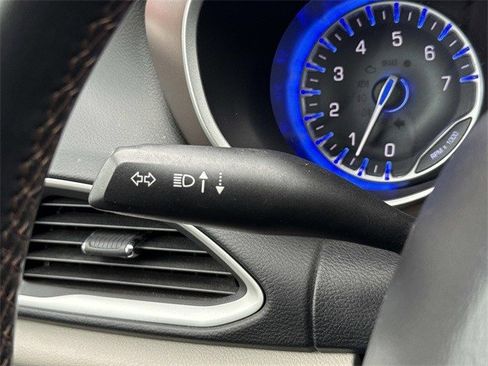 Used 2017 Chrysler Pacifica Touring-L image 26