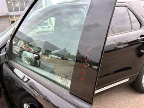 Used 2019 Ford Explorer XLT image 8