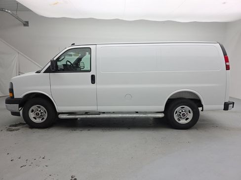 Used 2025 GMC Savana 2500 w/ Driver Convenience Package RWD image 8
