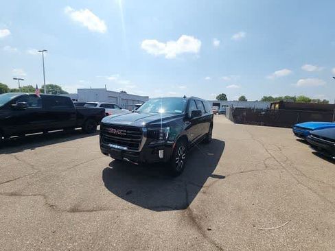 Used 2021 GMC Yukon XL AT4 w/ AT4 Premium Package AWD/4WD image 3