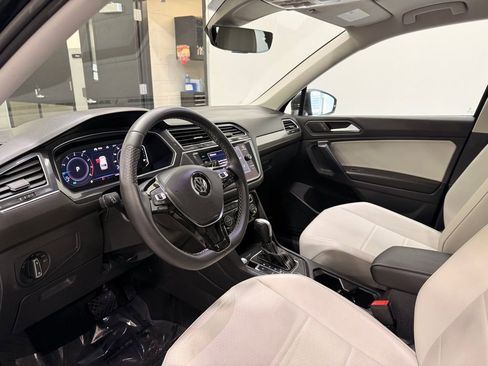 Used 2021 Volkswagen Tiguan SE image 11