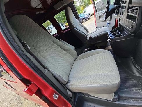 Used 2011 GMC Savana 3500 image 9