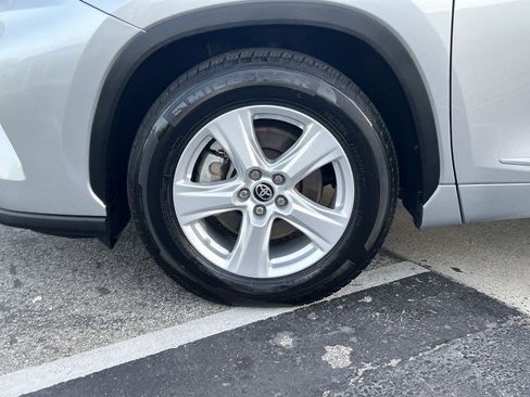 Used 2023 Toyota Highlander LE image 32