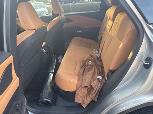 Used 2024 Lexus RX 350 Premium image 11