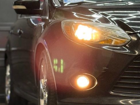 Used 2014 Ford Focus Titanium image 3