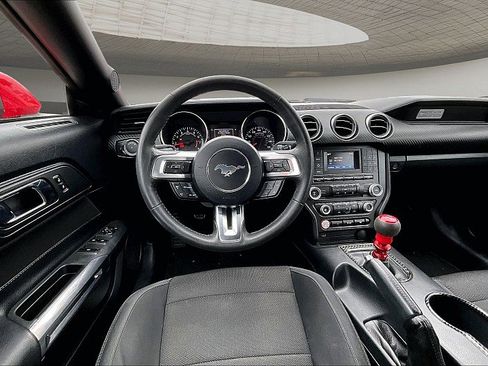 Used 2016 Ford Mustang Convertible RWD image 4