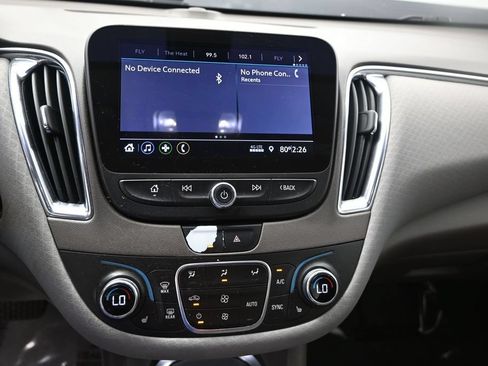 Used 2020 Chevrolet Malibu LT FWD image 14