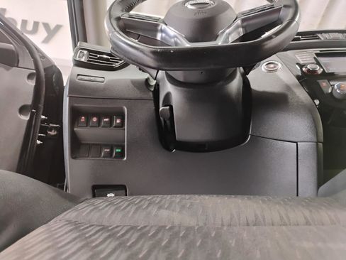 Used 2019 Nissan Rogue SV image 11