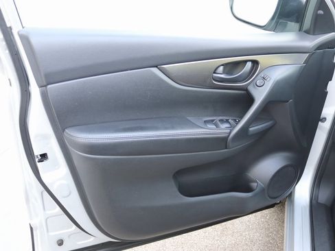 Used 2021 Nissan Rogue Sport S image 17