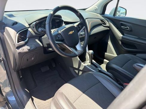 Used 2022 Chevrolet Trax LT w/ LT Convenience Package AWD/4WD image 24