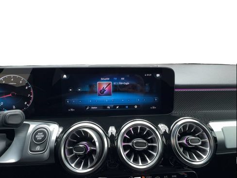 Used 2023 Mercedes-Benz GLB 250 image 43