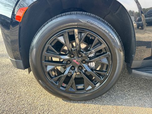 Used 2021 GMC Yukon Denali w/ LPO, Illumination Package image 11