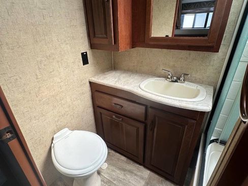 Used 2015 Ford E-450 and Econoline 450 Super Duty w/ Motorhome Prep Package image 17